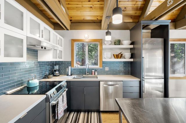 2483 Karock Rd, Dorrington, CA 95223