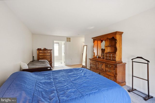 9 ROSLYN DR, Delran Twp, NJ 08075