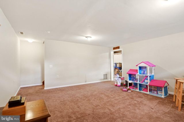 9 ROSLYN DR, Delran Twp, NJ 08075