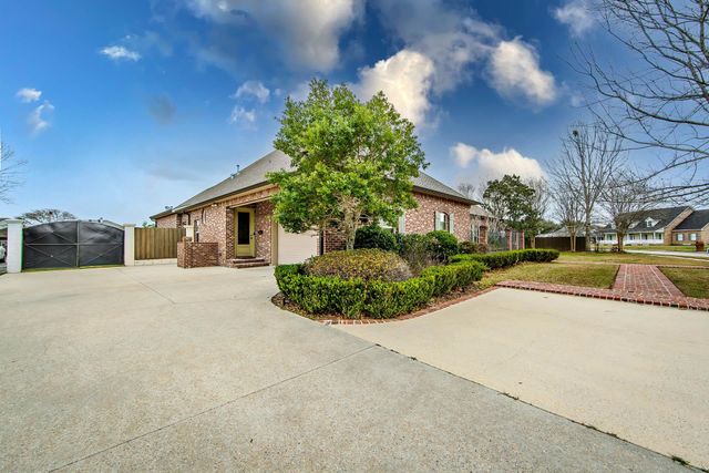 411 Keystone Loop, Houma, LA 70360