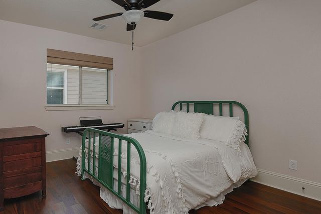 66 W Sawyer Ridge Drive, The Woodlands, TX 77389