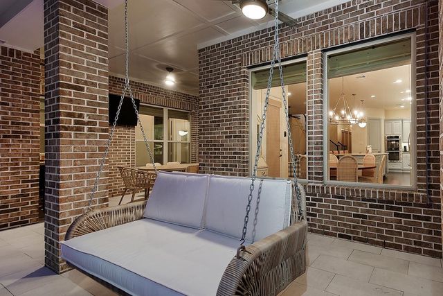 66 W Sawyer Ridge Drive, The Woodlands, TX 77389