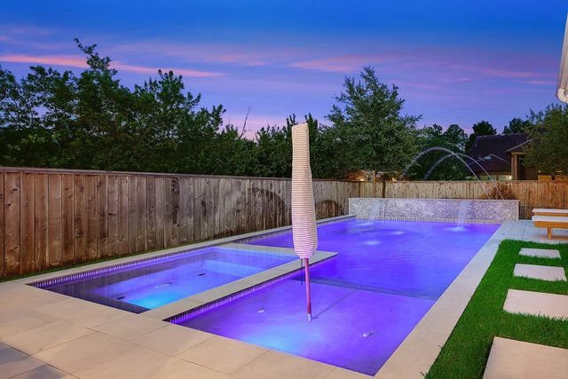 66 W Sawyer Ridge Drive, The Woodlands, TX 77389