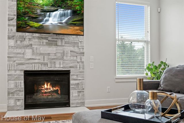 1767 Carriage Hill, Commerce Twp, MI 48382