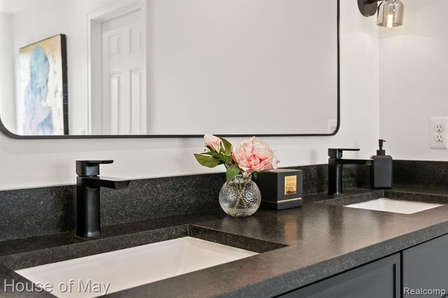 1767 Carriage Hill, Commerce Twp, MI 48382