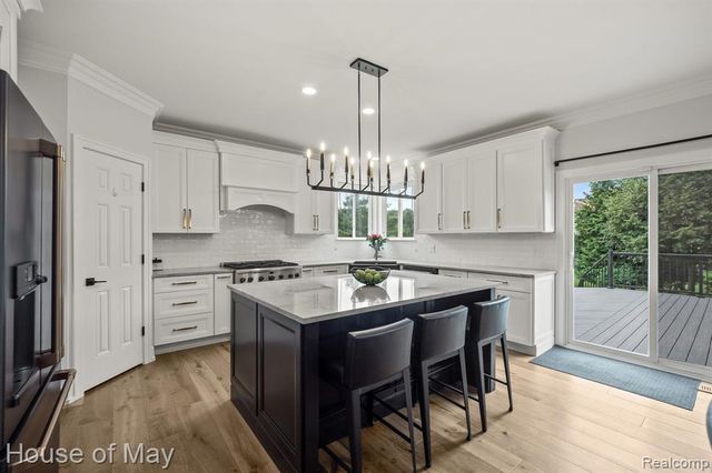 1767 Carriage Hill, Commerce Twp, MI 48382