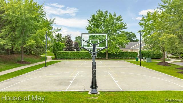 1767 Carriage Hill, Commerce Twp, MI 48382