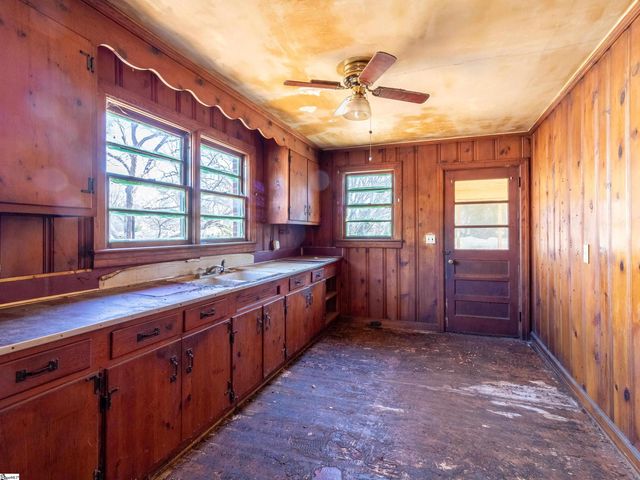 2006 E North Street, Greenville, SC 29607