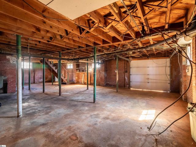 2006 E North Street, Greenville, SC 29607