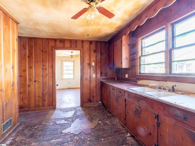 2006 E North Street, Greenville, SC 29607