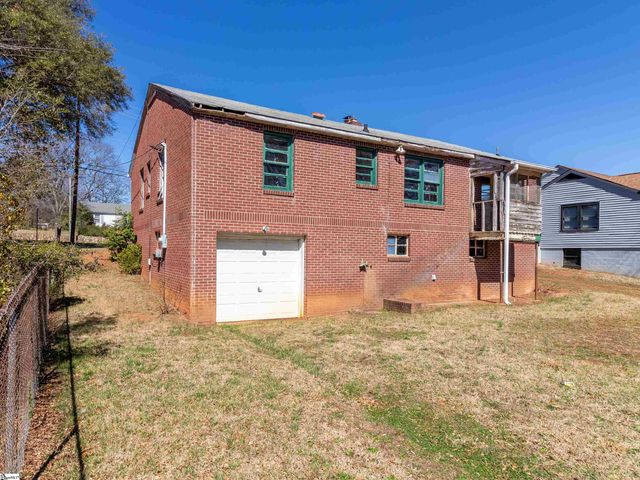 2006 E North Street, Greenville, SC 29607