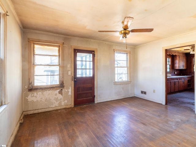 2006 E North Street, Greenville, SC 29607