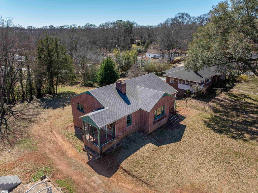 2006 E North Street, Greenville, SC 29607