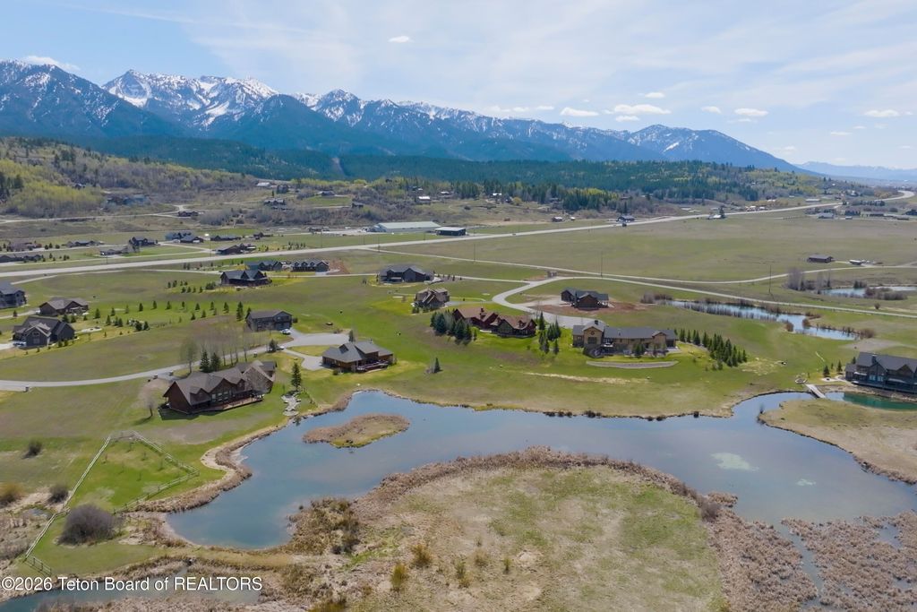 268 WILLOW LAKE Drive, Alpine, WY 83128 photo 4