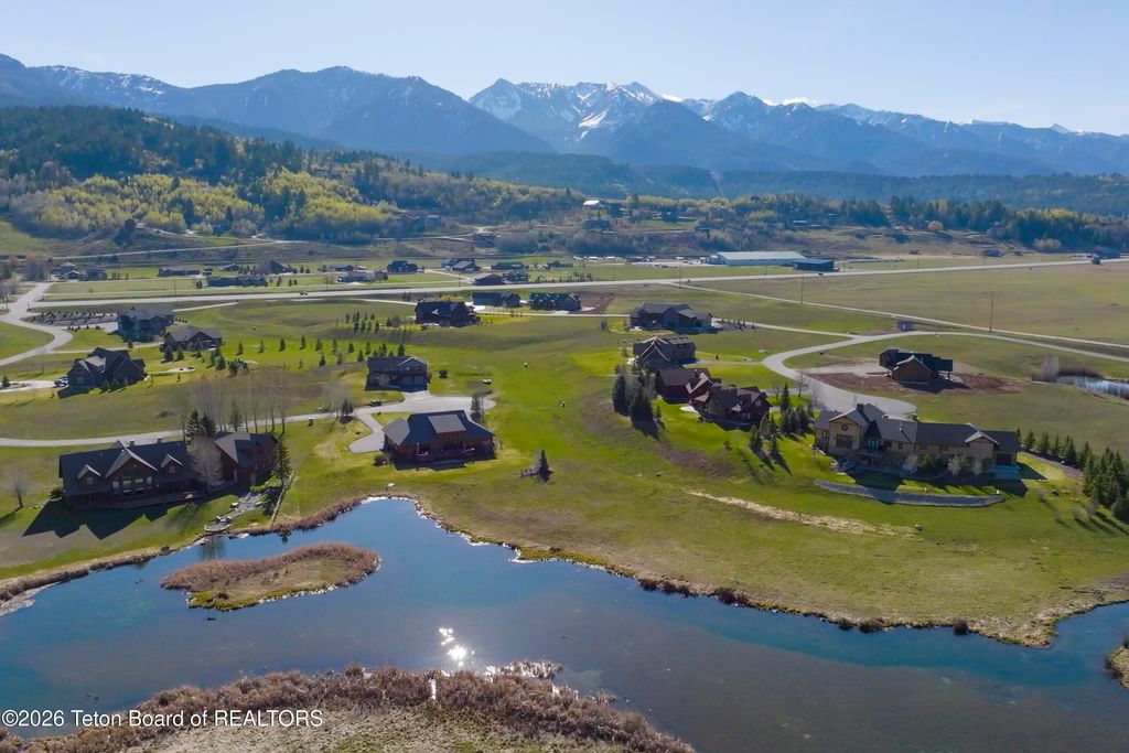 268 WILLOW LAKE Drive, Alpine, WY 83128 photo 5