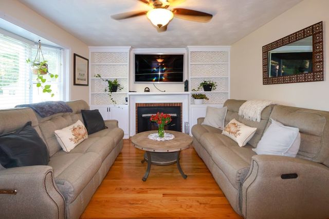 98 Van Kleeck Rd, Millis, MA 02054