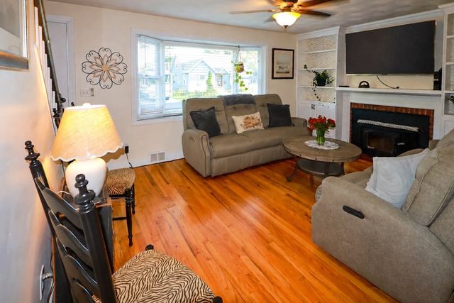 98 Van Kleeck Rd, Millis, MA 02054