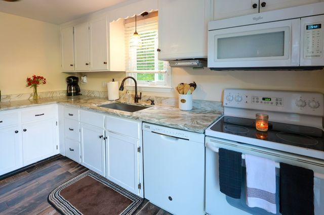 98 Van Kleeck Rd, Millis, MA 02054