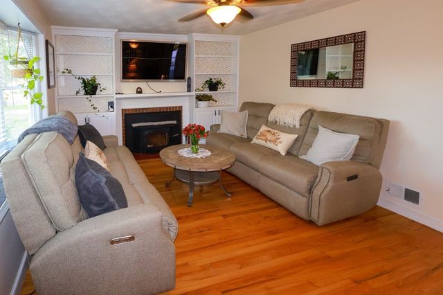 98 Van Kleeck Rd, Millis, MA 02054