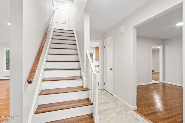 17 Belmonte Lane, Clifton Park, NY 12065