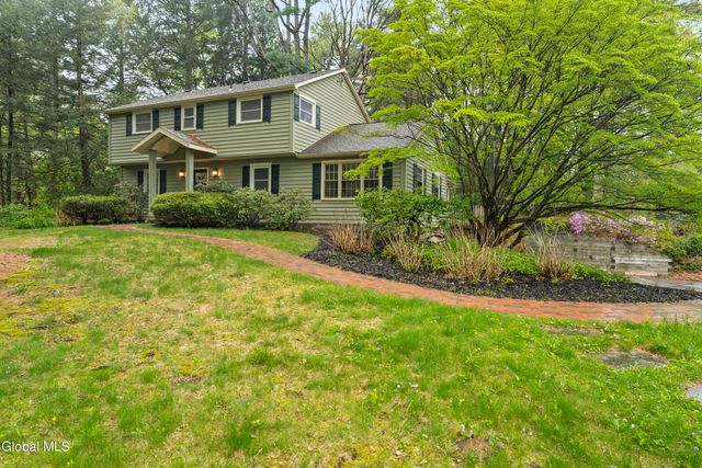 17 Belmonte Lane, Clifton Park, NY 12065