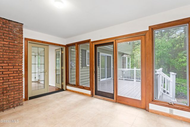 17 Belmonte Lane, Clifton Park, NY 12065