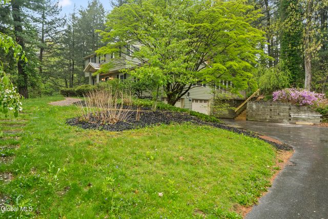 17 Belmonte Lane, Clifton Park, NY 12065