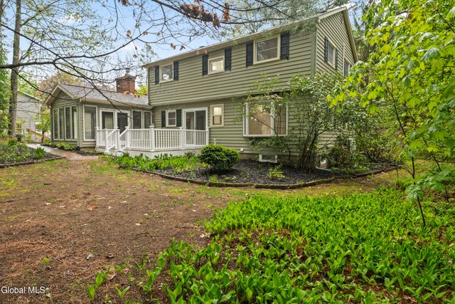 17 Belmonte Lane, Clifton Park, NY 12065