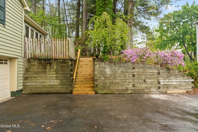 17 Belmonte Lane, Clifton Park, NY 12065