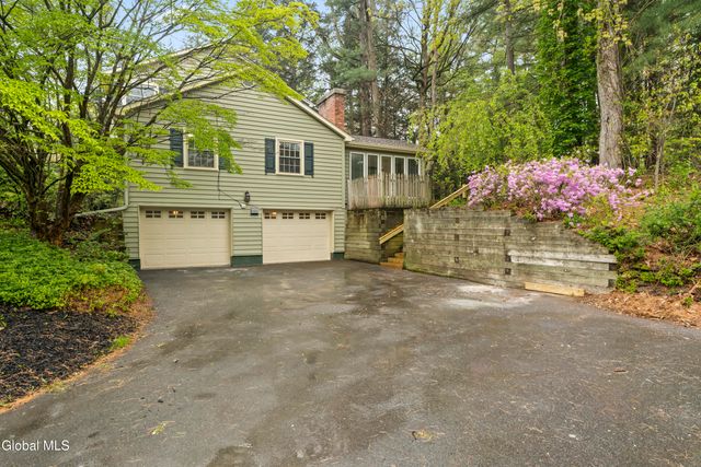 17 Belmonte Lane, Clifton Park, NY 12065