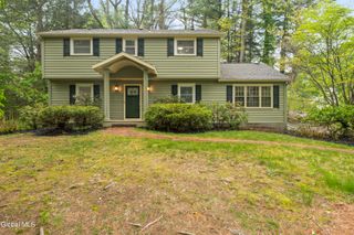17 Belmonte Lane, Clifton Park, NY 12065
