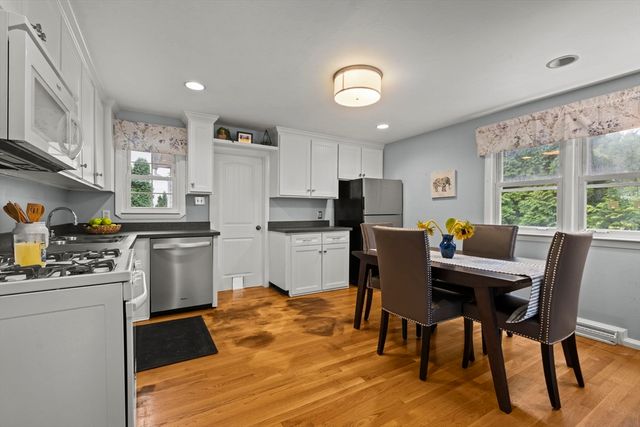 134 Marshall Ave, Lowell, MA 01851