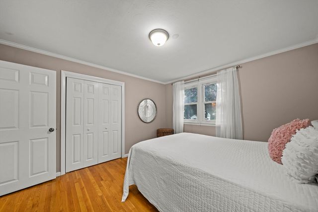 134 Marshall Ave, Lowell, MA 01851