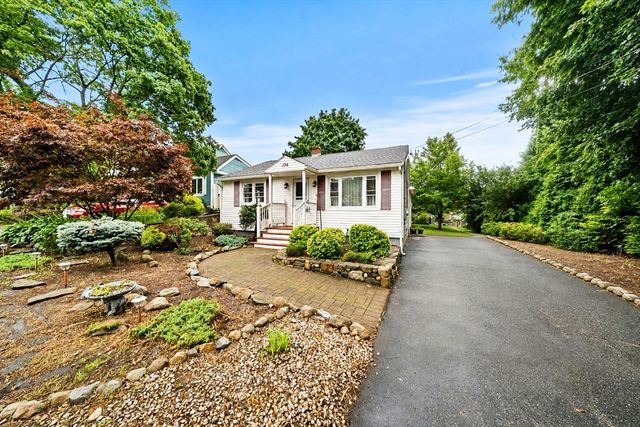 134 Marshall Ave, Lowell, MA 01851