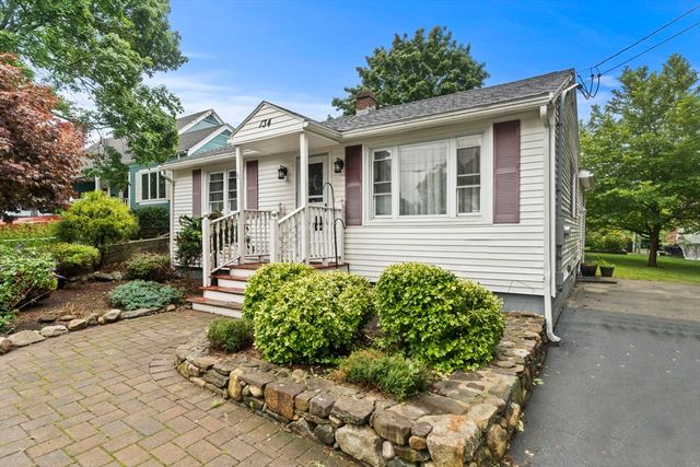 134 Marshall Ave, Lowell, MA 01851