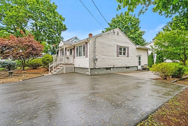 134 Marshall Ave, Lowell, MA 01851
