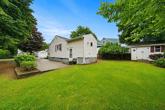 134 Marshall Ave, Lowell, MA 01851