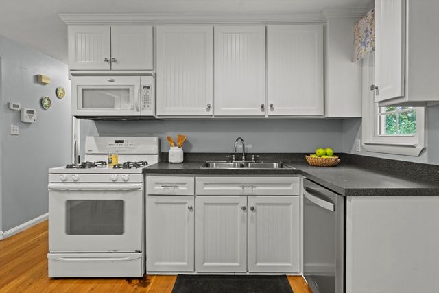 134 Marshall Ave, Lowell, MA 01851