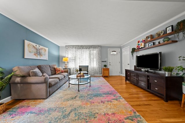 134 Marshall Ave, Lowell, MA 01851