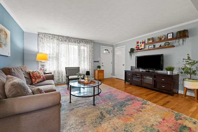 134 Marshall Ave, Lowell, MA 01851