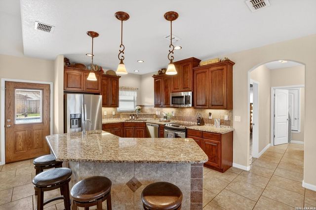 115 Lorenz, Stockdale, TX 78160