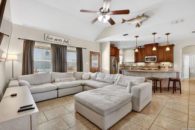 115 Lorenz, Stockdale, TX 78160