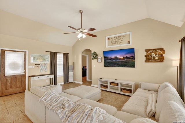 115 Lorenz, Stockdale, TX 78160