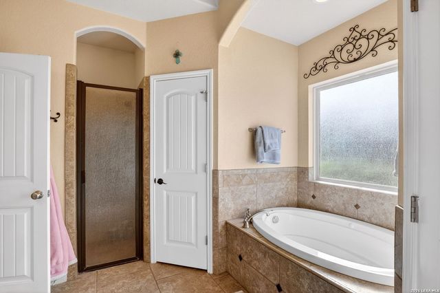 115 Lorenz, Stockdale, TX 78160