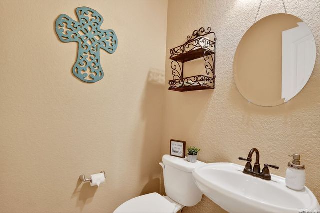 115 Lorenz, Stockdale, TX 78160