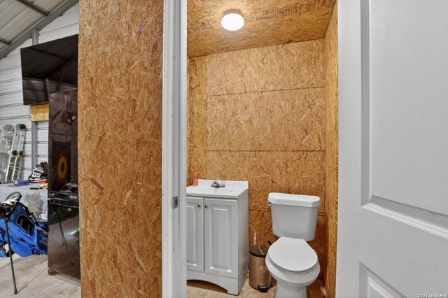 115 Lorenz, Stockdale, TX 78160