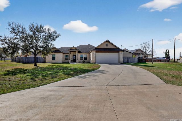 115 Lorenz, Stockdale, TX 78160