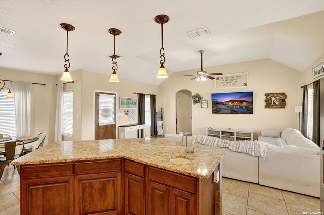 115 Lorenz, Stockdale, TX 78160