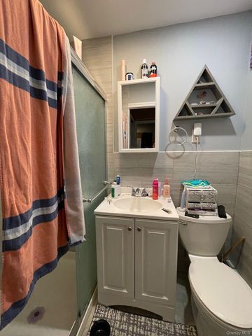 240-04 68th Avenue 31, Douglaston, NY 11362
