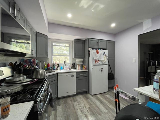 240-04 68th Avenue 31, Douglaston, NY 11362